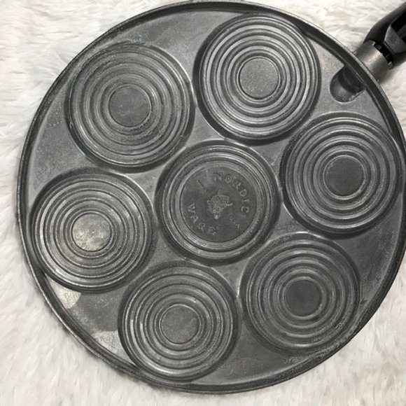 NWOT Nordic Ware Smiley Face Non-Stick Pancake Pan - Picture 7 of 12